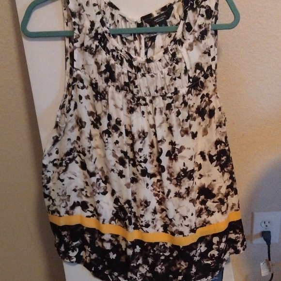 Simply Vera Vera Wang Tops - Simply Vera Vera Wang Floral Tank Top - Black, White, and Yellow